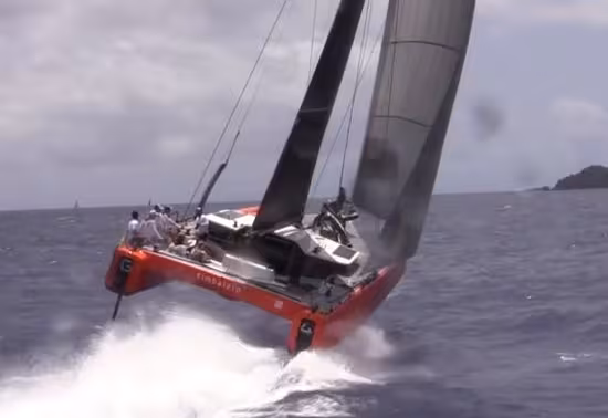 Gunboat G4 - il vole... et se retourne !