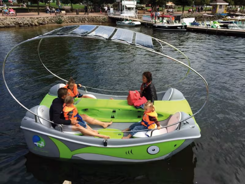 Catamaran électro-solaire