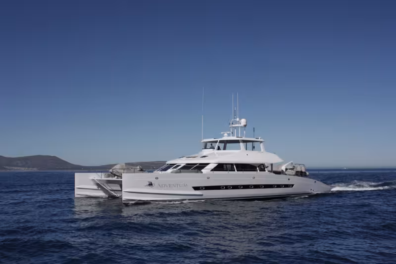 Mise à l'eau du catamaran Open Ocean 750 Expedition 