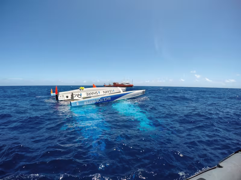 Le trimaran Race4Water a chaviré